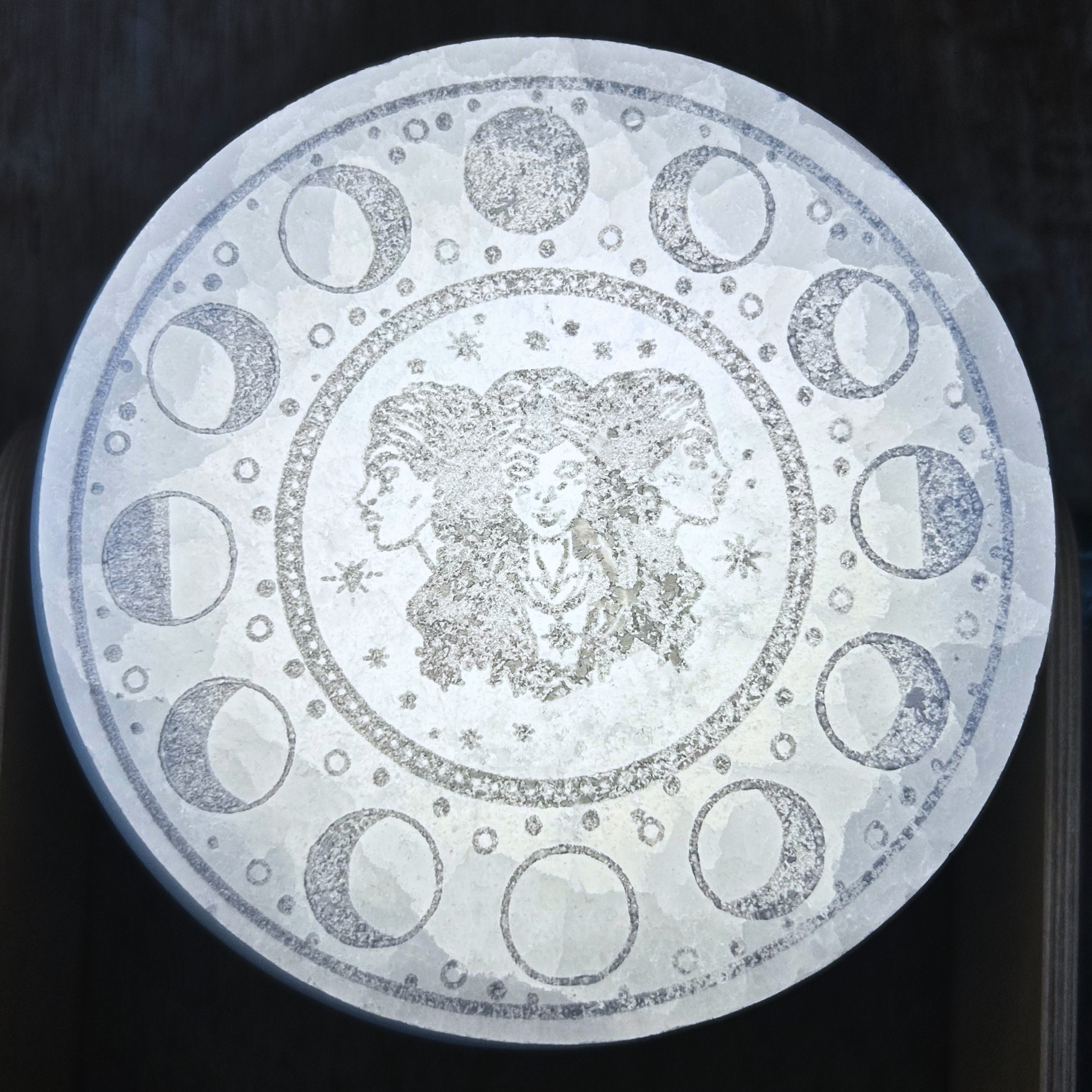 Déesse Lunaire - Disque en sélénite – Image 2